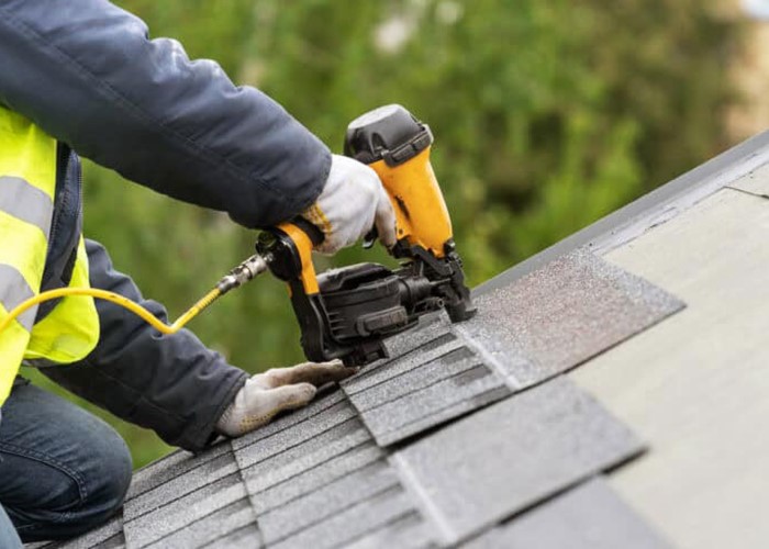 You are currently viewing 5 Signs You Need Shingles Roofing Restoration Right Now